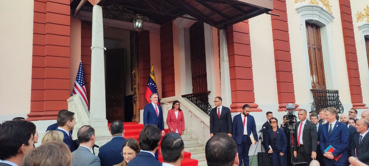 El Renacer del Periodismo Independiente en Miraflores: Un Hito en Venezuela