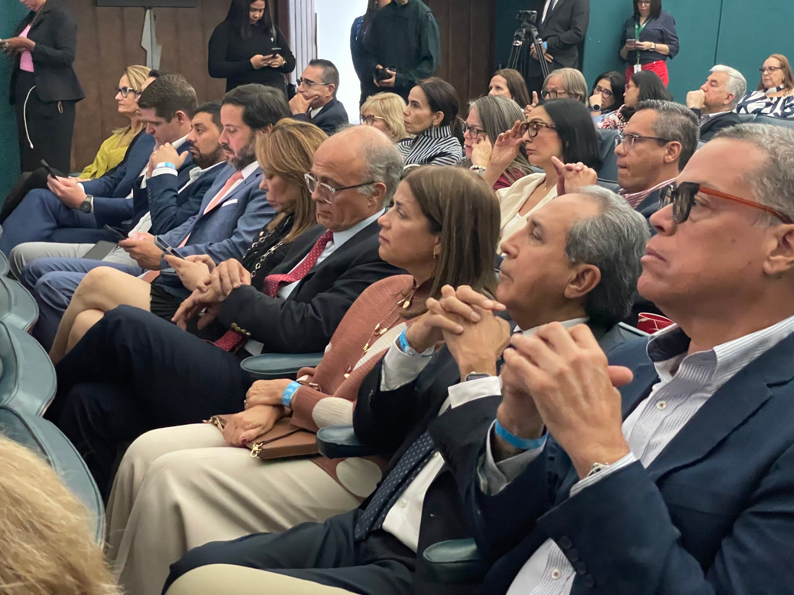 Nueva Directiva de la Cámara de Caracas: Reconociendo a los Líderes Empresariales