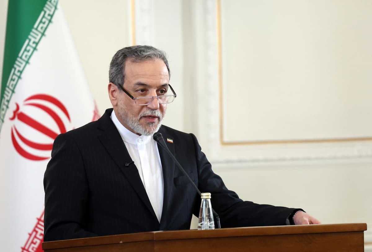 Canciller iraní afirma que su país y EE UU continúan sus negociaciones “sin interrupción”