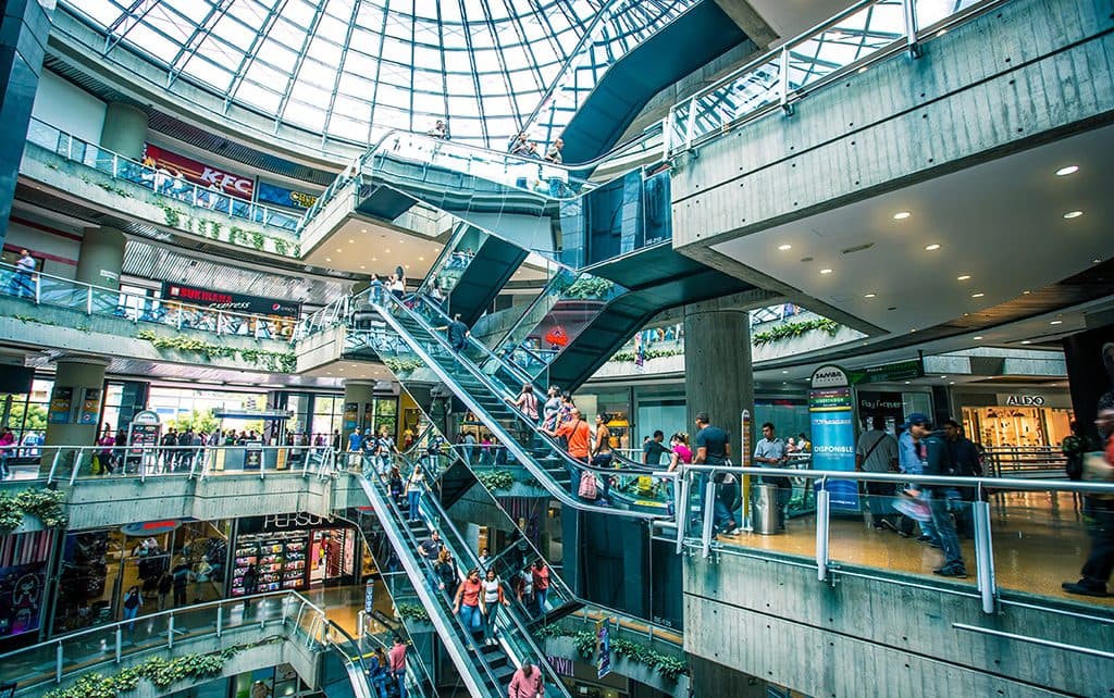 Centros Comerciales en Venezuela Adoptan Medidas de Ahorro Eléctrico