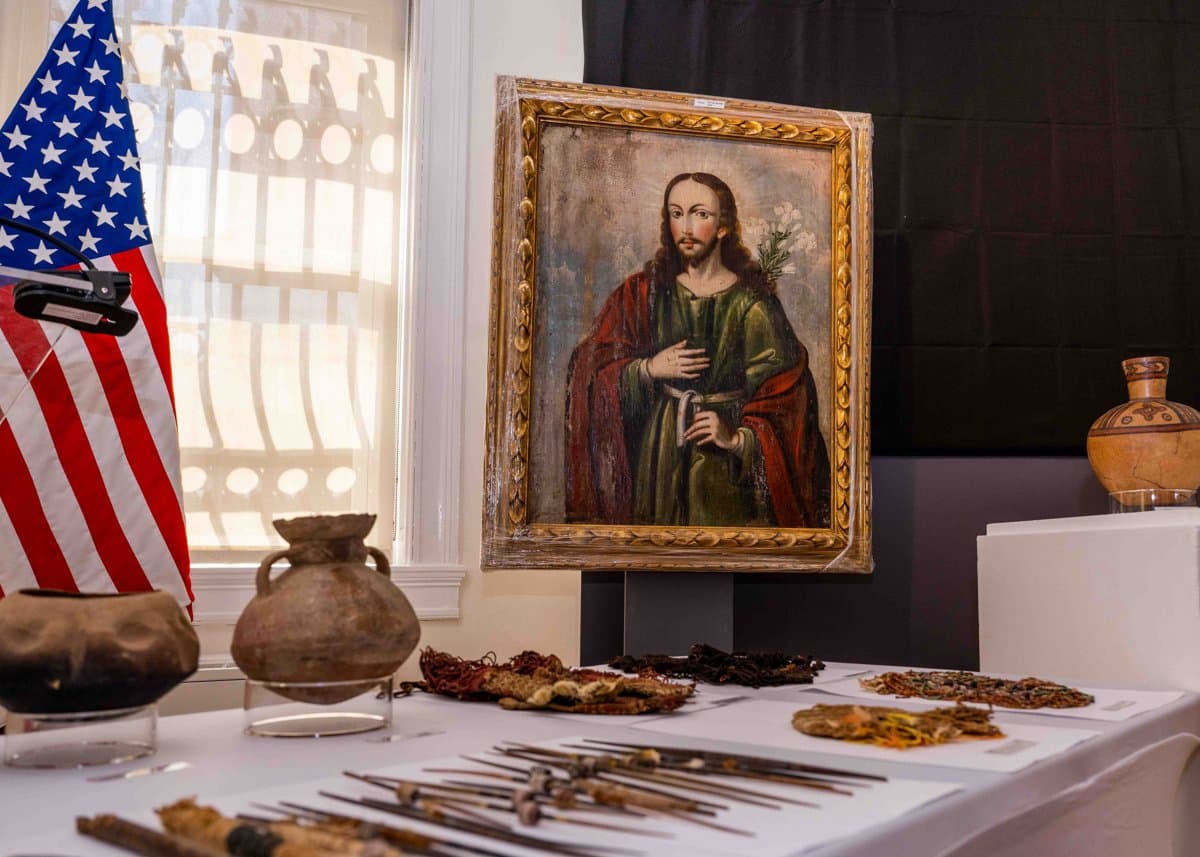 EE UU devuelve 48 piezas invaluables a Perú: un acto de justicia cultural