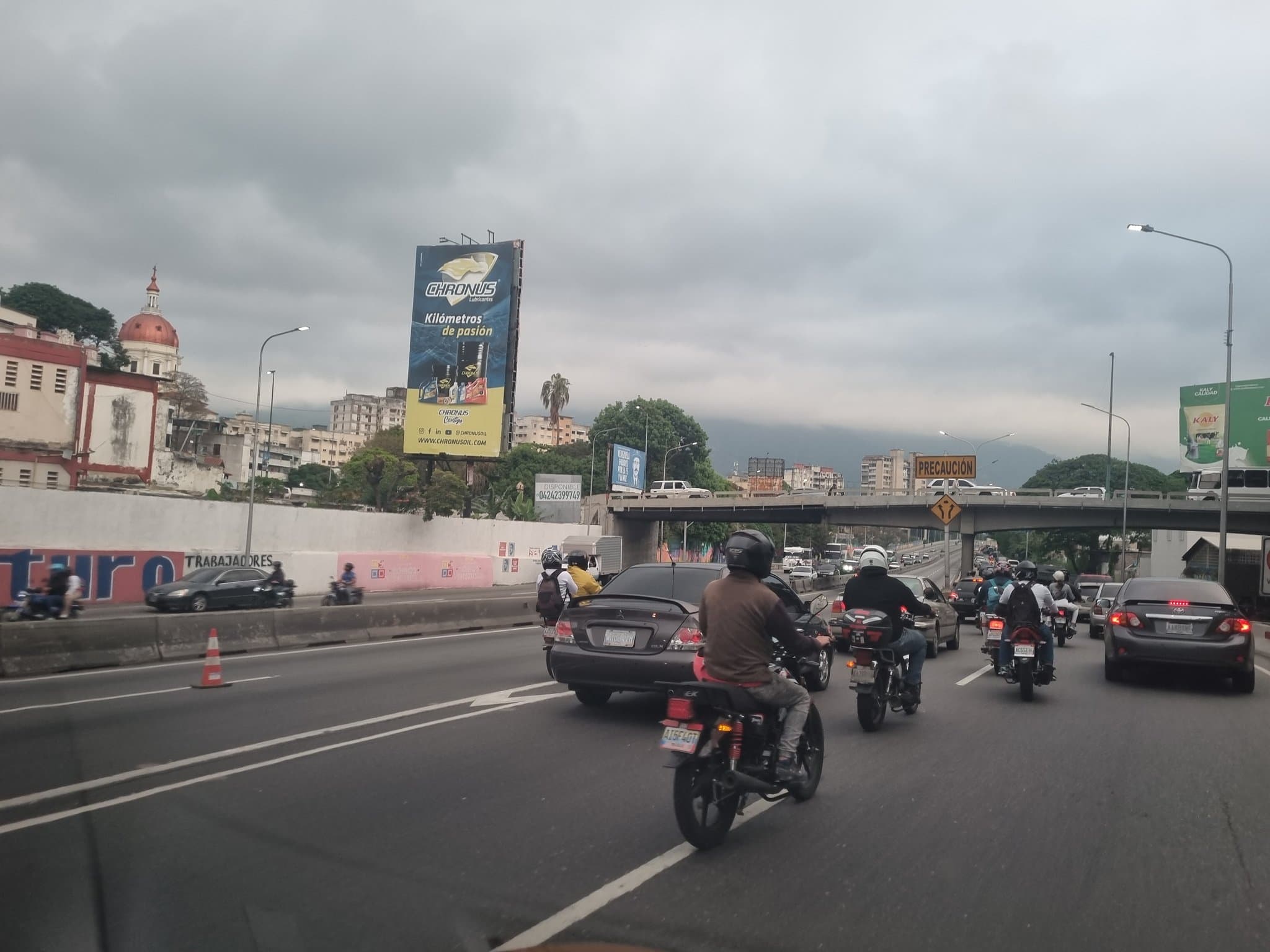 Caracas Colapsa: Cierres Viales por Marchas Sindicales y Actos Políticos