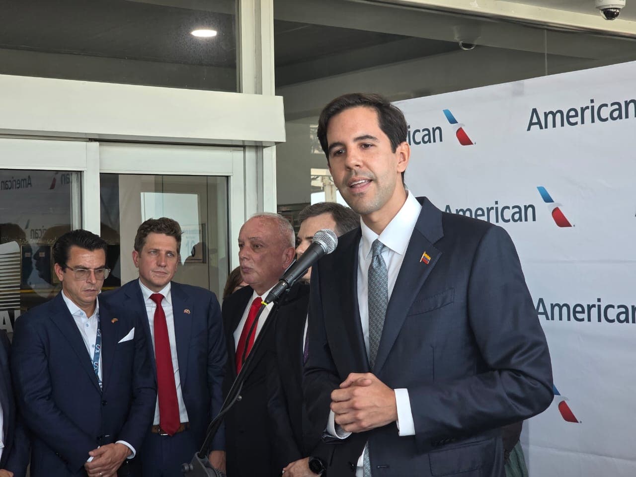Delegación de EE.UU. llega a Venezuela para tratar acuerdos energéticos