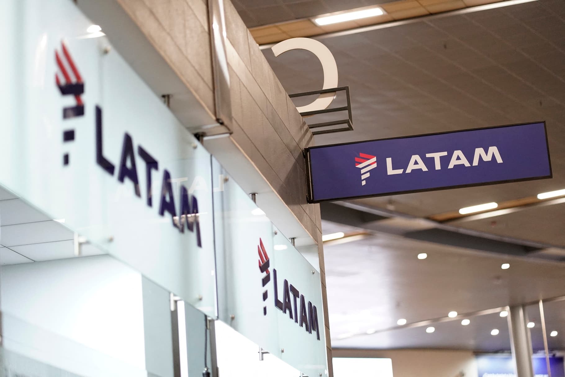 LATAM lanza ruta temporal Bogotá-Barcelona ante la emergencia en Venezuela