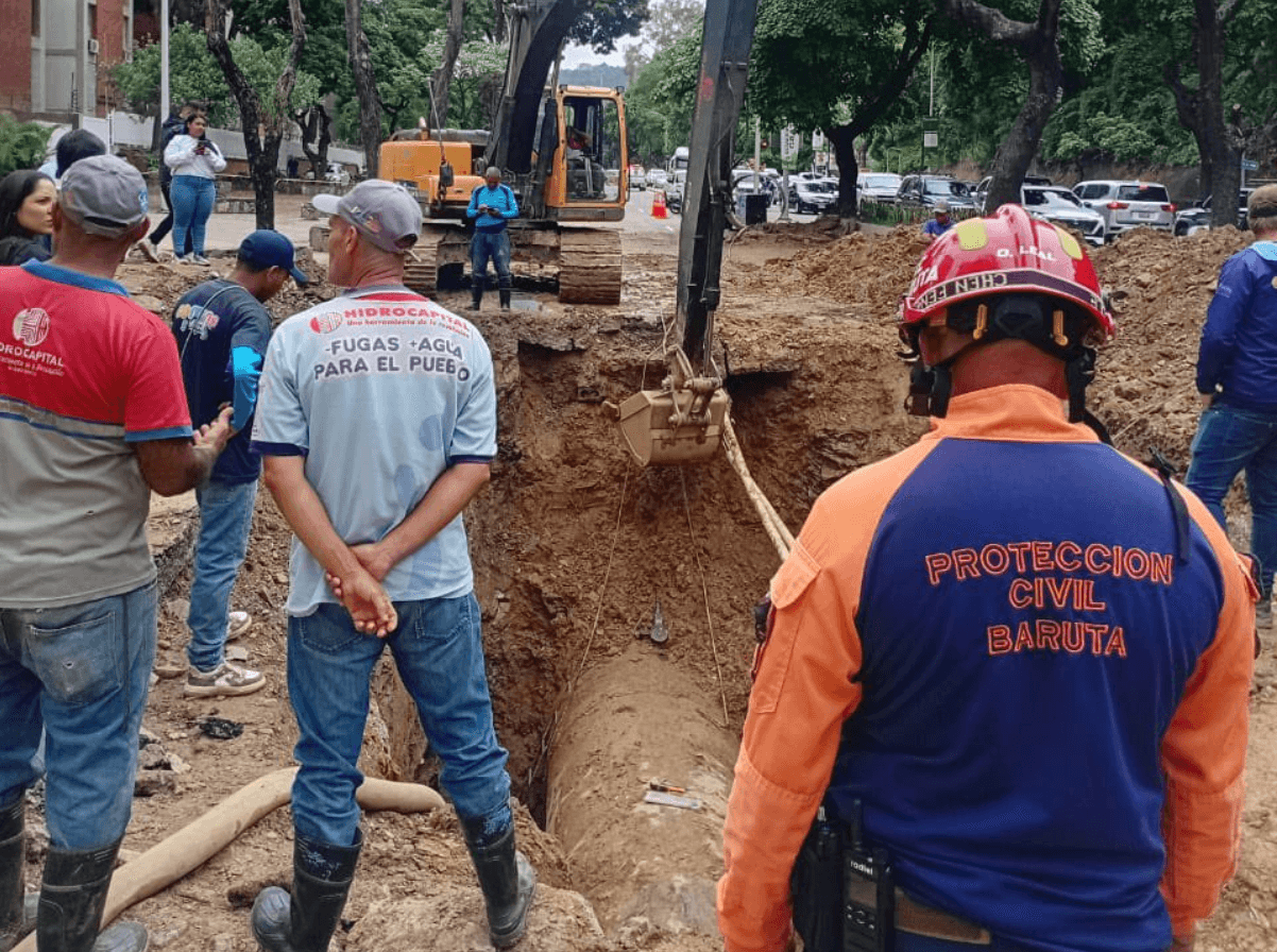 El Cafetal se prepara para el asfaltado tras reparación de tubería en Baruta