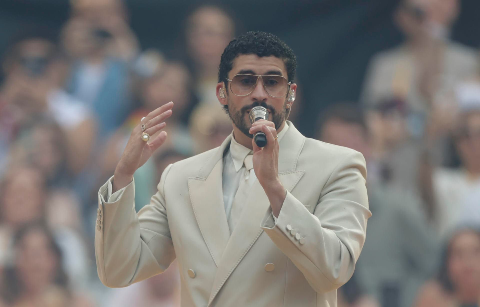 Bad Bunny Deslumbra en el Inicio de su Residencia Histórica en Madrid