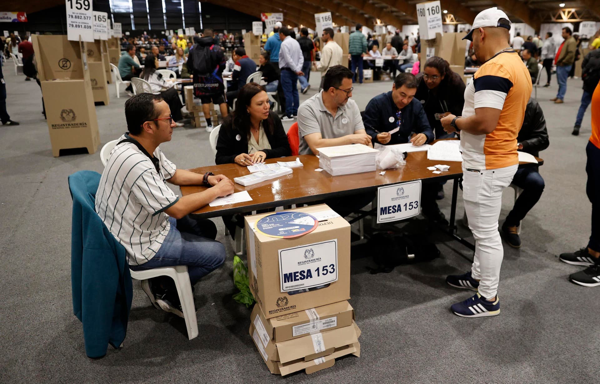 Colombia enfrenta riesgo electoral en 80 municipios por violencia armada