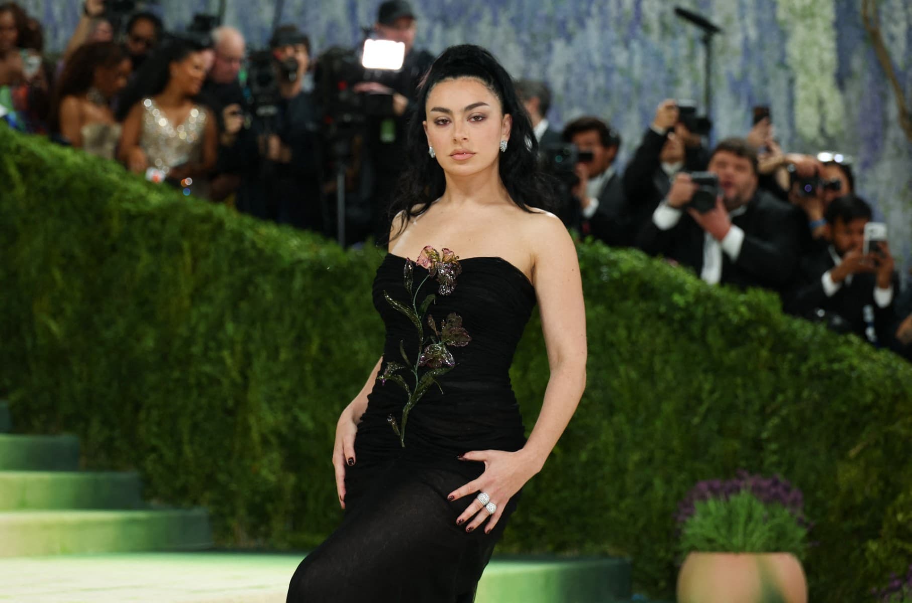 Charli XCX reveló fecha de lanzamiento de su nuevo disco: 24 de julio