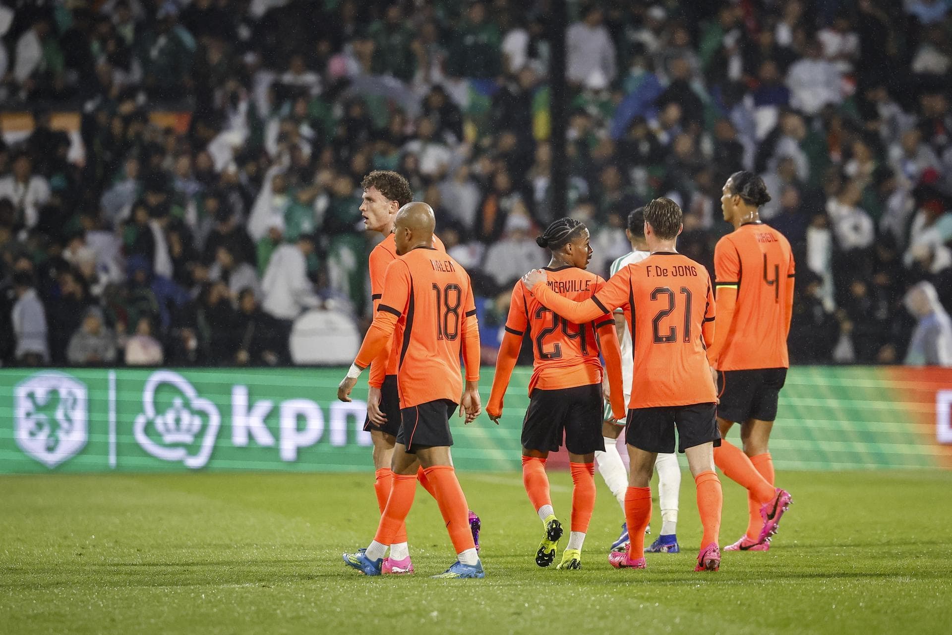 Países Bajos enfrenta derrota sorpresiva ante Argelia en su camino al Mundial