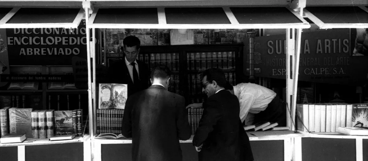 La Evolución de la Feria del Libro: Del Paseo de Recoletos a El Retiro