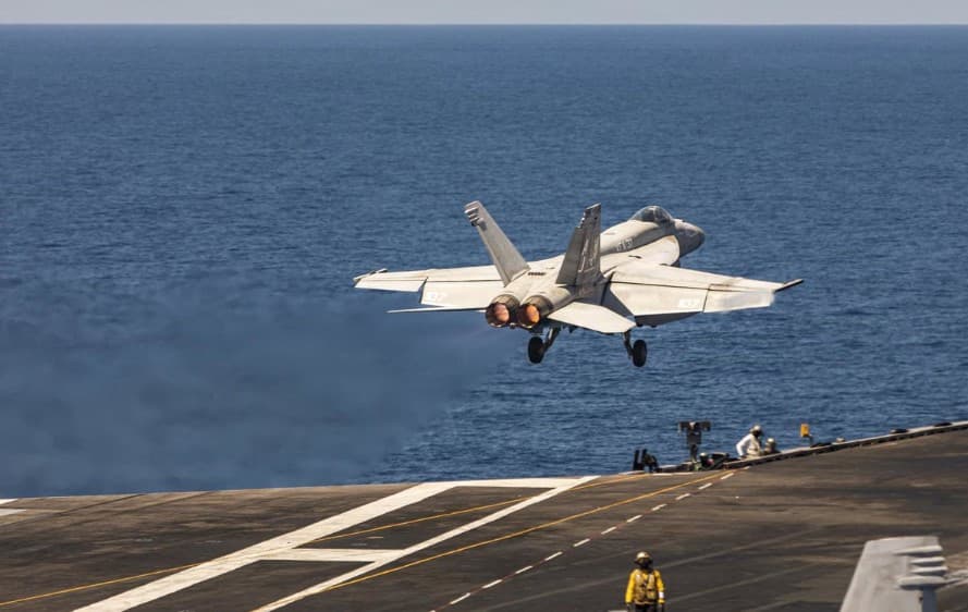EEUU Bombardea Posiciones Iraníes en Respuesta a Ofensiva con Drones