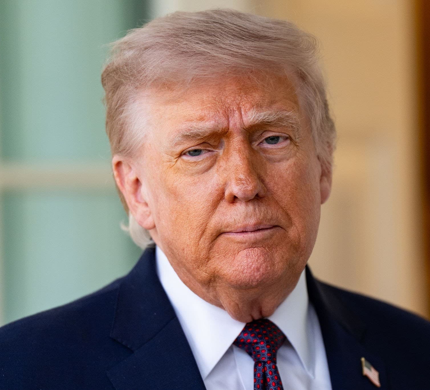 Tribunal Federal Ratifica Que Nombre de Trump Será Retirado del Centro Kennedy