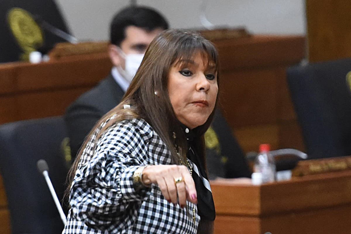 Senadora paraguaya responde a Mbappé con amenaza de acciones legales