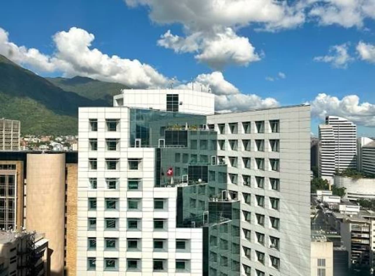 Ecuador Anuncia Reinicio de Servicios Consulares en Venezuela