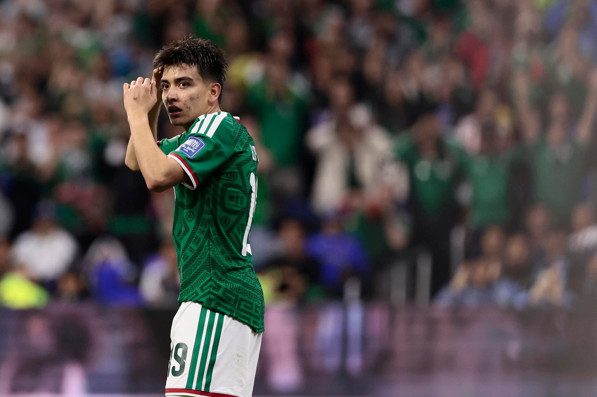 Gilberto Mora: El joven que se graduó tras brillar en el Mundial 2026