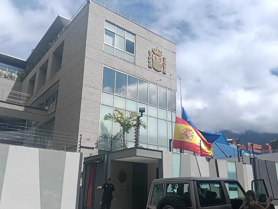 Embajada de España en Caracas evacua por riesgos de derrumbe