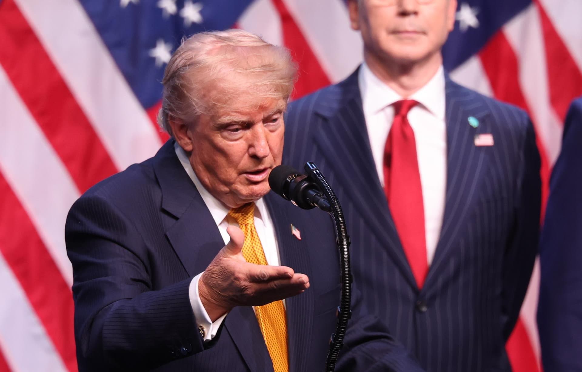 Trump amenaza a Irán: Mil misiles listos ante un posible atentado