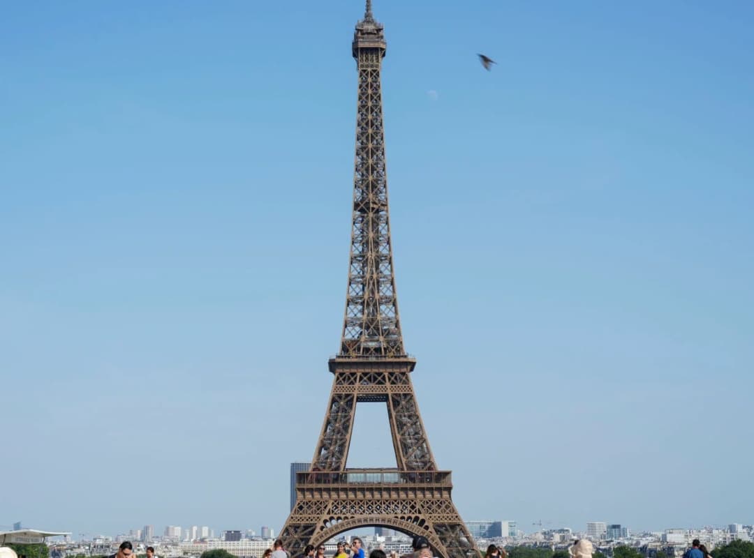 Cierre anticipado de la Torre Eiffel y museos de París por ola de calor