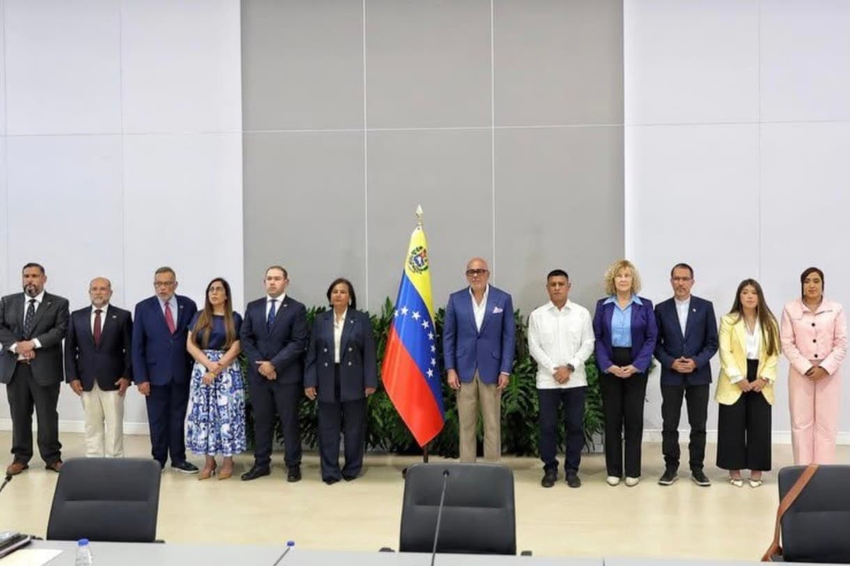 Frente Militar Rechaza Diálogo y Exige Elecciones Justas en Venezuela