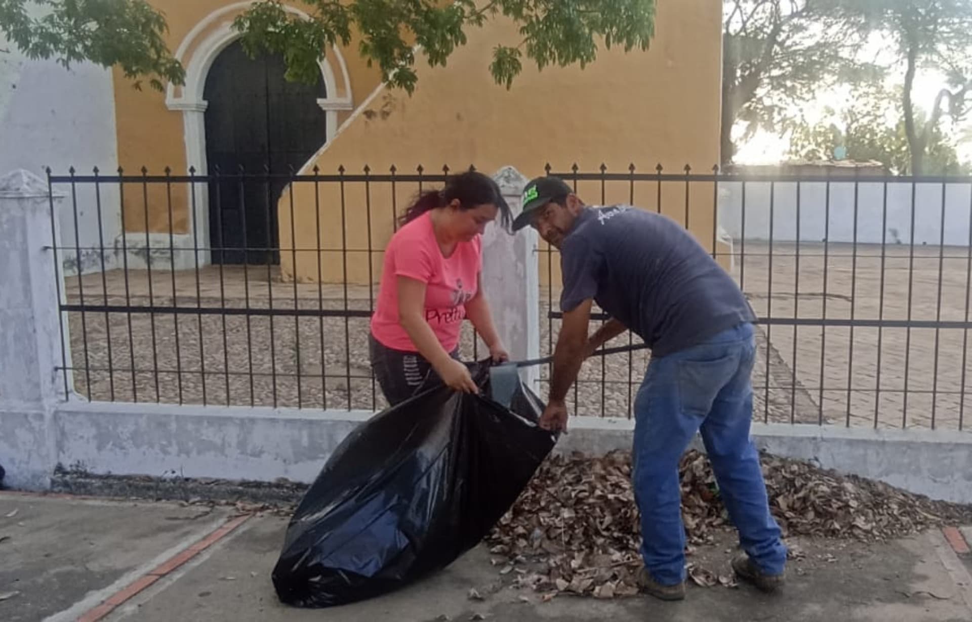 Voluntarios Rescatan la Plaza Monseñor Montes de Oca en Lara