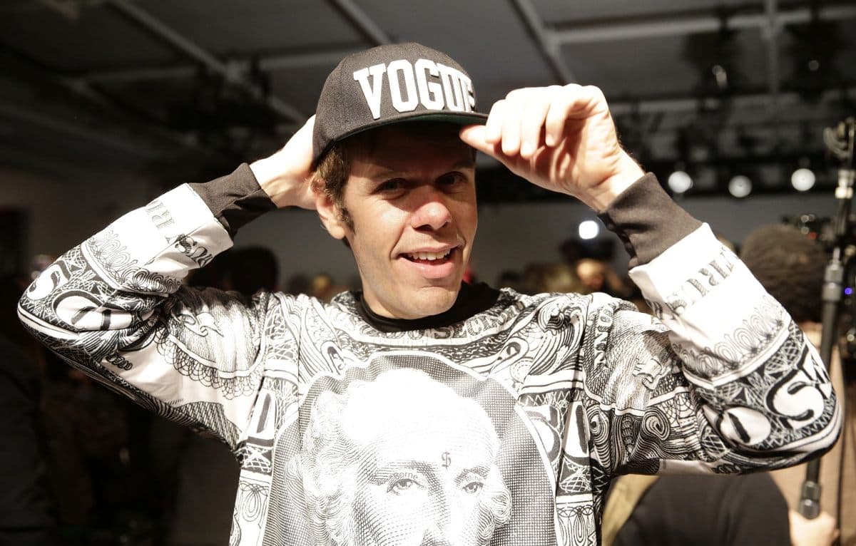 Perez Hilton se lesiona durante un live y requerirá cirugía