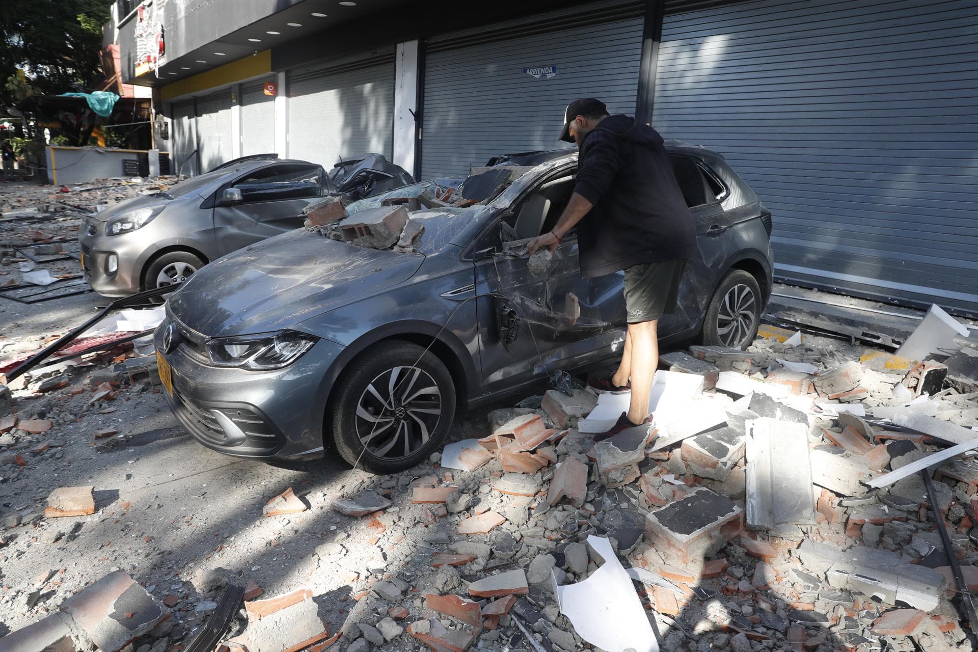 Terremoto de 7.4 en Colombia: Impacto y Videos que Conmocionan