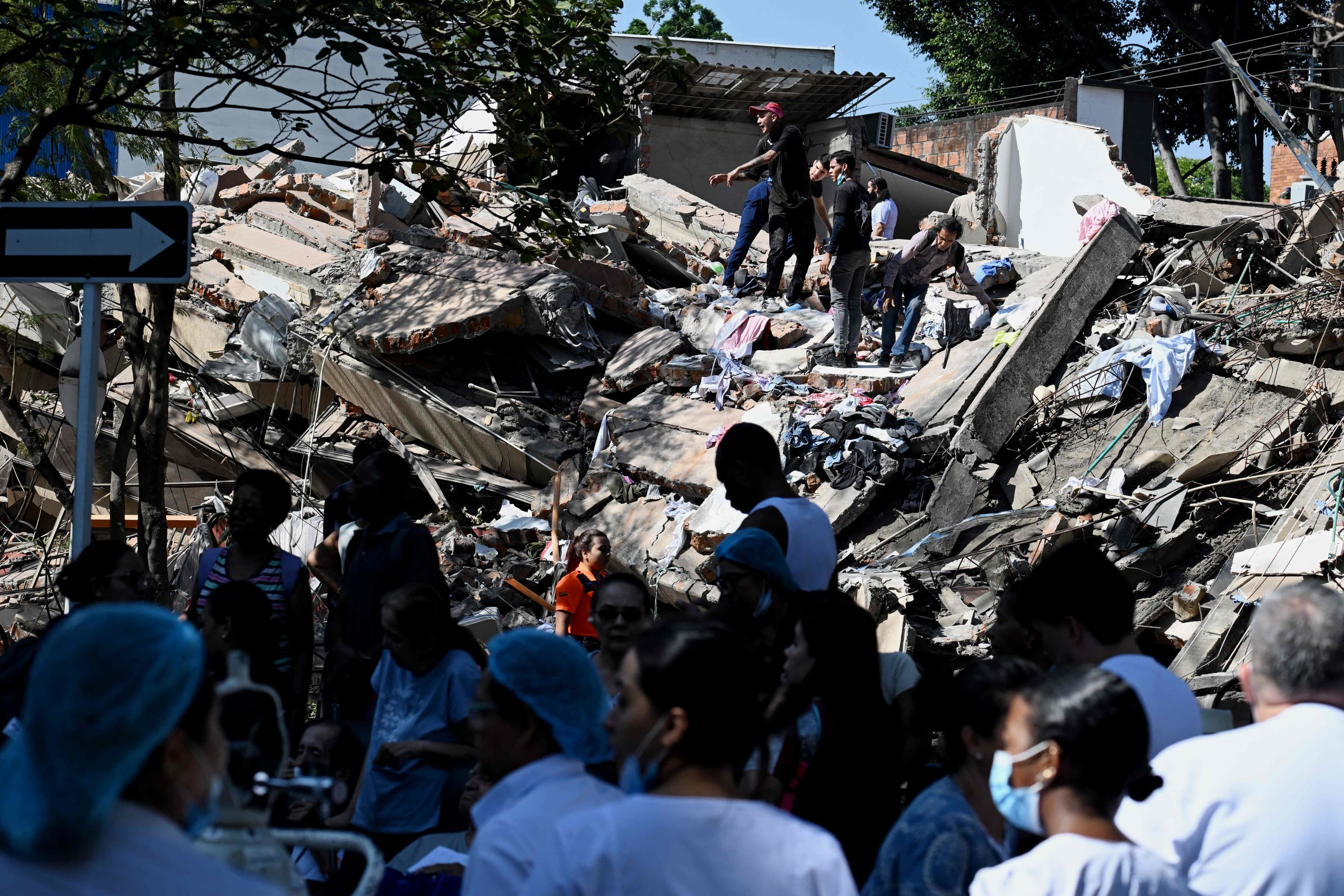 Venezuela ofrece rescate y ayuda a Colombia tras devastador terremoto