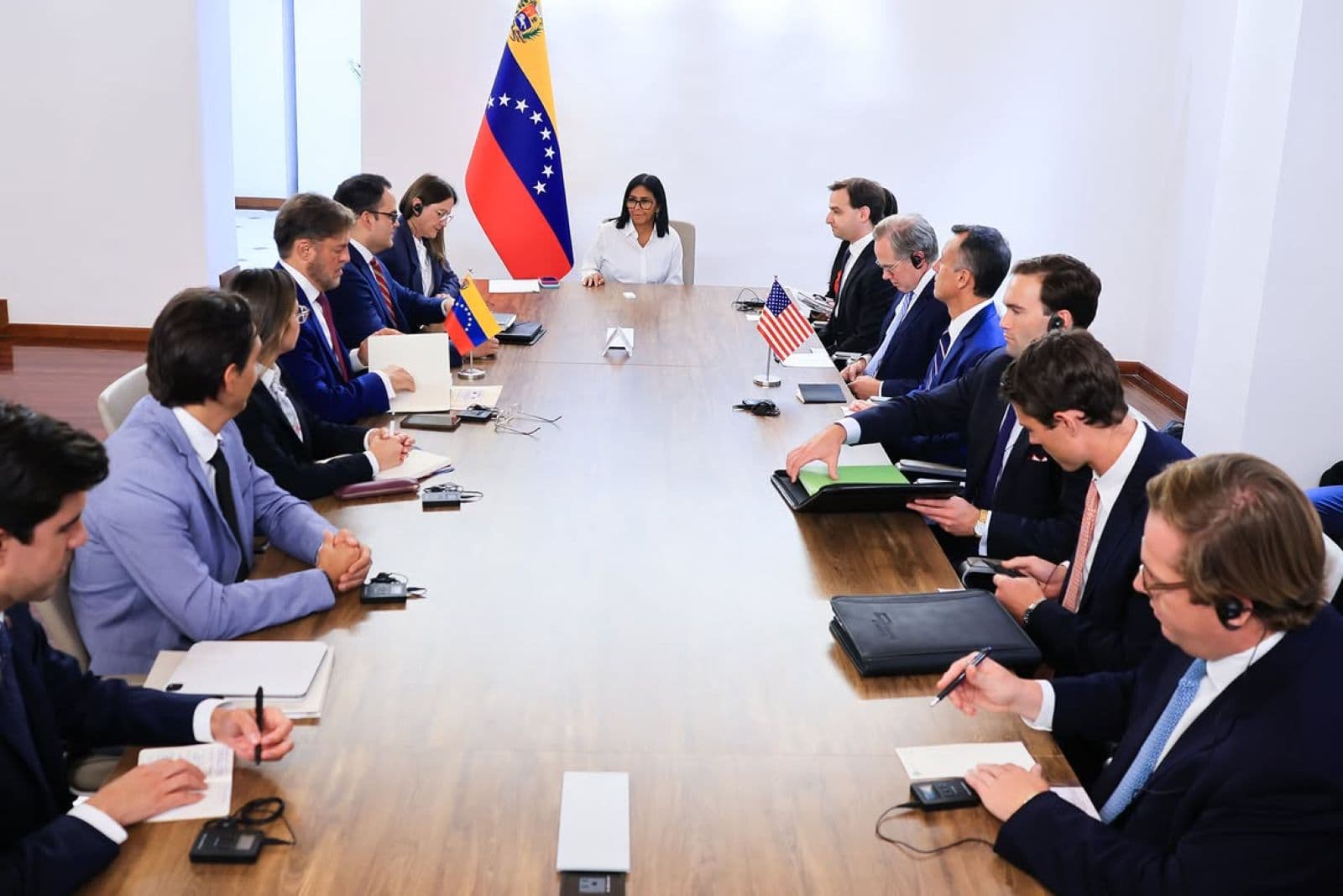 EE UU y Venezuela: Encuentro estratégico con Delcy Rodríguez
