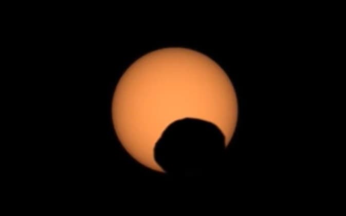 Descubre cómo Marte experimenta sus propios eclipses solares
