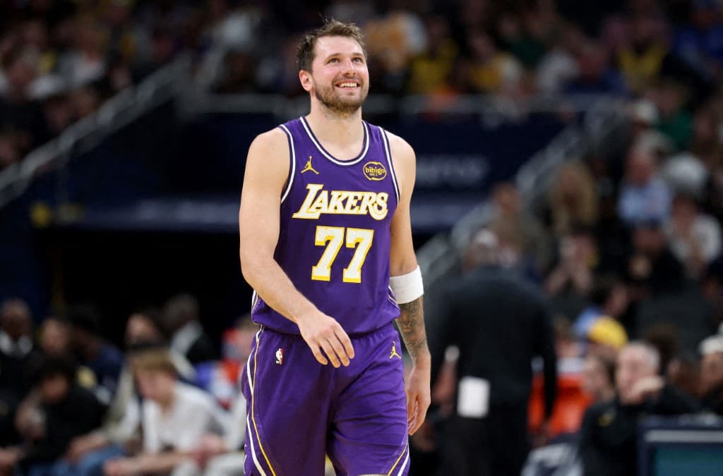 Los Lakers de Los Ángeles se venden por $12 mil millones: un récord histórico