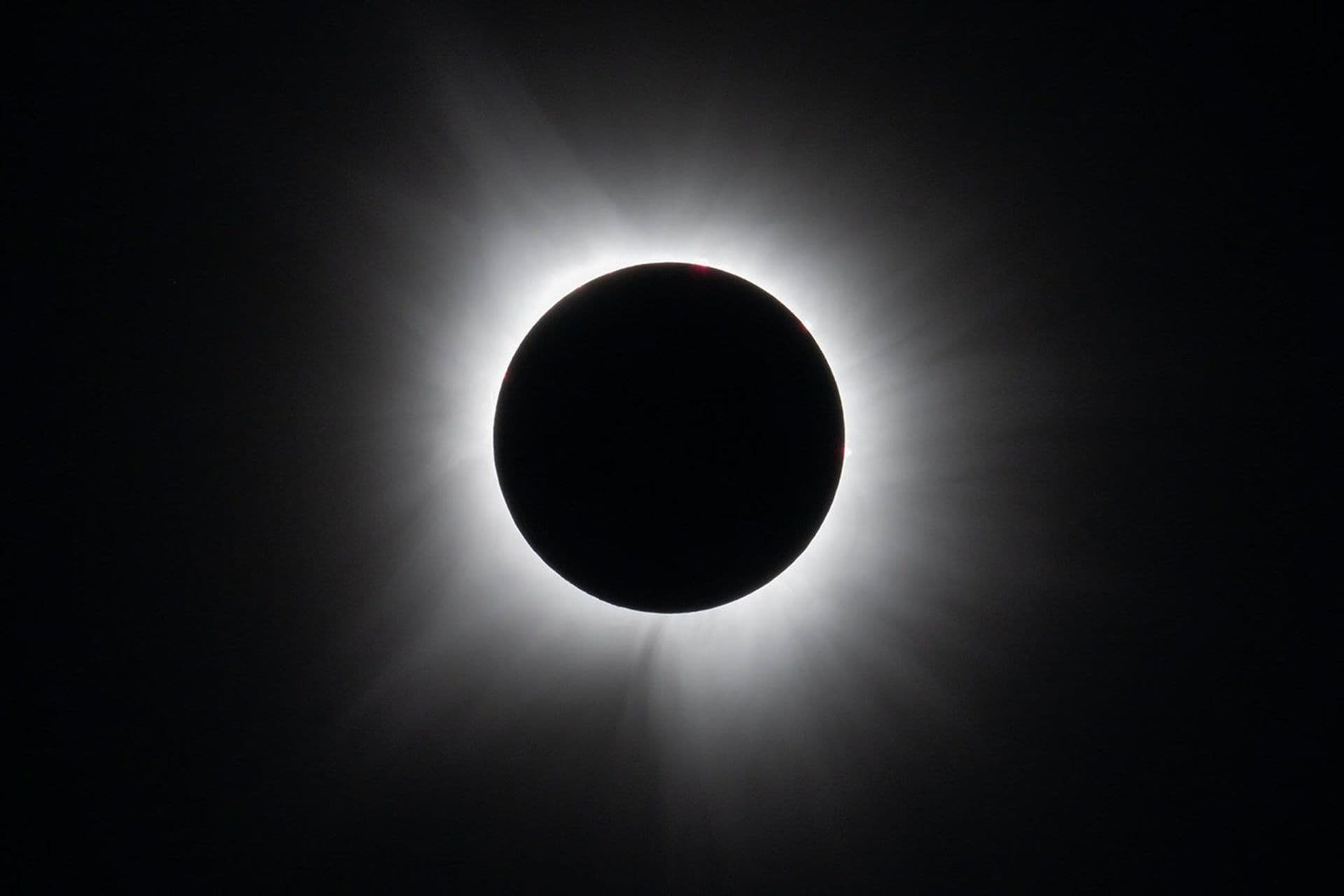 Eclipse Solar en España: Un Anochecer Inesperado que Fascinó a Miles