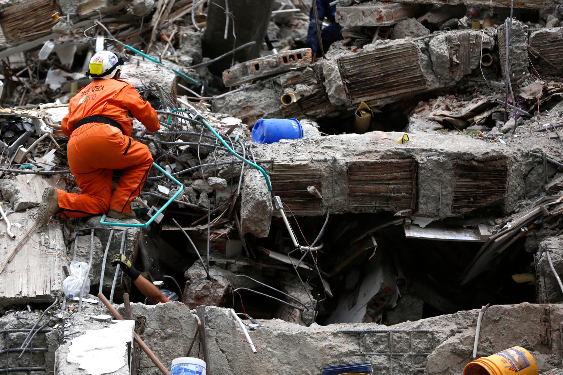 Colombia: 72 horas tras el terremoto y la lucha por la vida se intensifica