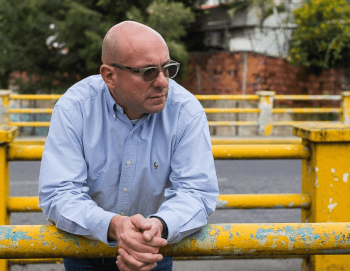 Roberto Mata retrata la esperanza: apoyo a estudiantes de Fe y Alegría