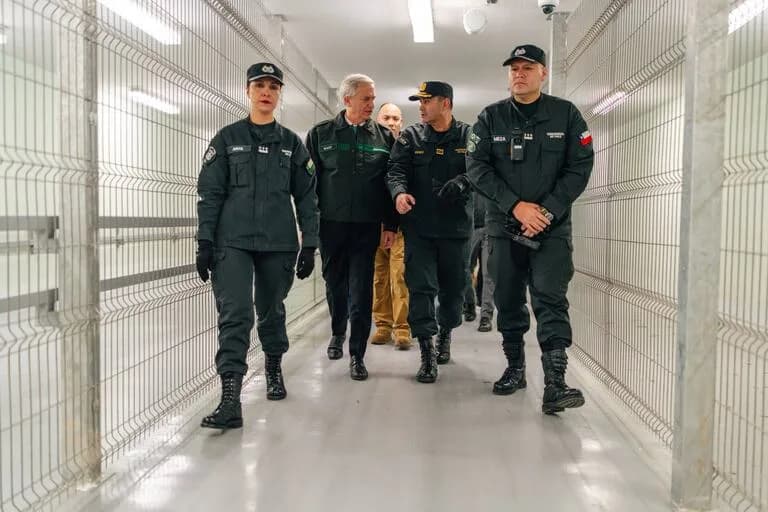 Chile Traslada a 300 Reclusos de Alta Peligrosidad a Nueva Cárcel