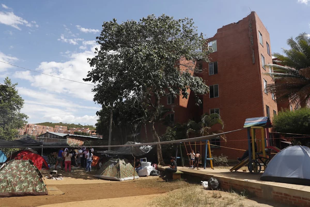 Cali: 200 Familias Afectadas por Terremoto Duermen en Carpas