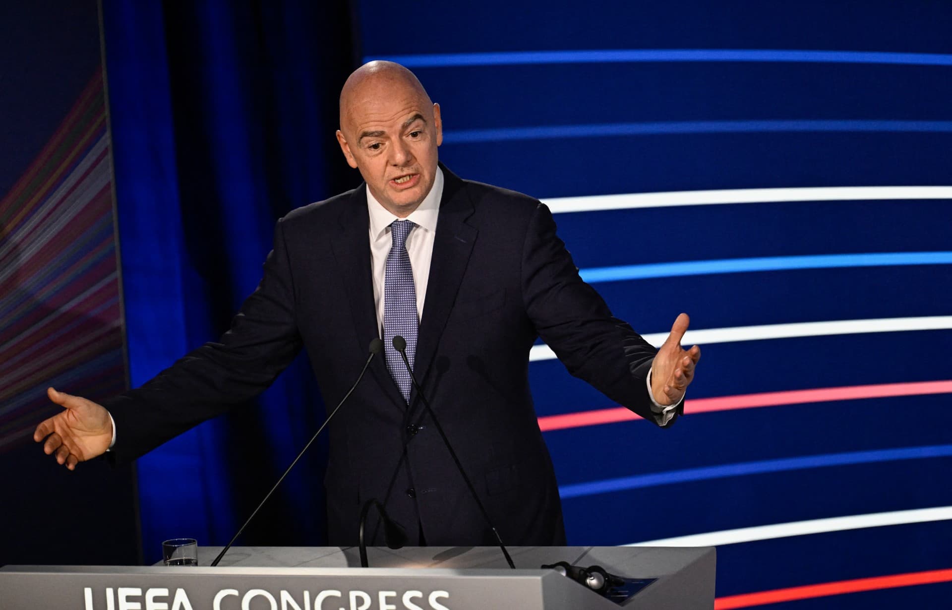 Gianni Infantino planta cara a sus críticos en el Consejo de la FIFA