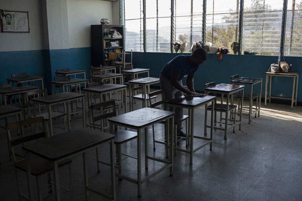 Inicio del Año Escolar en La Guaira: Poca Asistencia y Desafíos