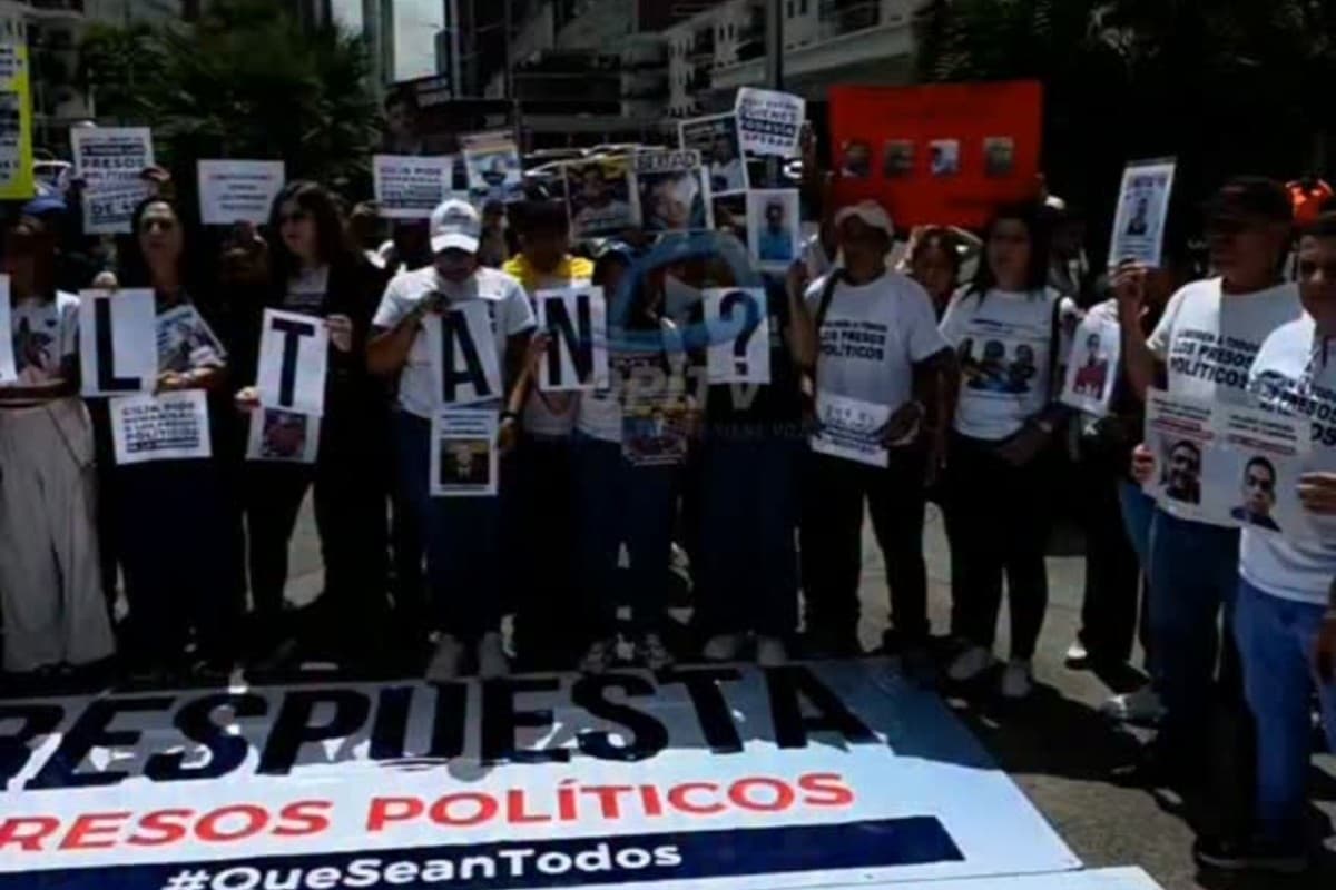Familiares de Presos Políticos Se Movilizan al TSJ por Retardo Procesal