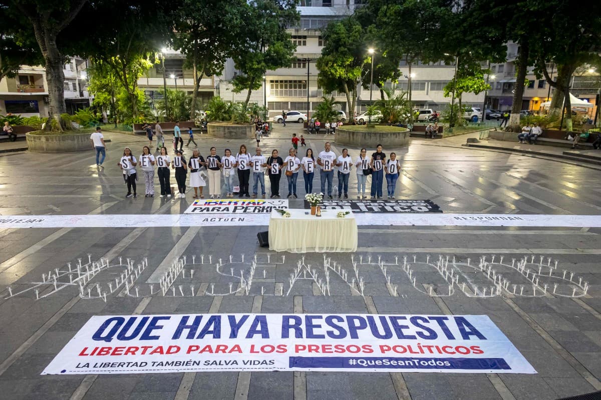 Familiares de Presos Políticos Realizan Vigilia por Libertad en Chacao