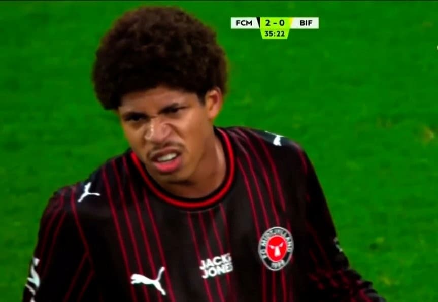 David Martínez se retira lesionado en la victoria del Midtjylland