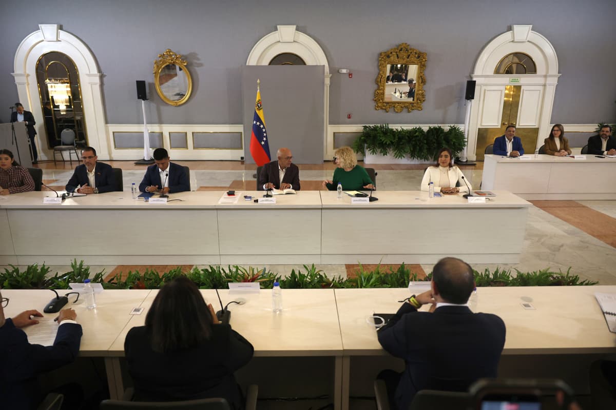 EE UU defiende negociaciones entre el chavismo y la oposición pese a la ausencia de María Corina Machado