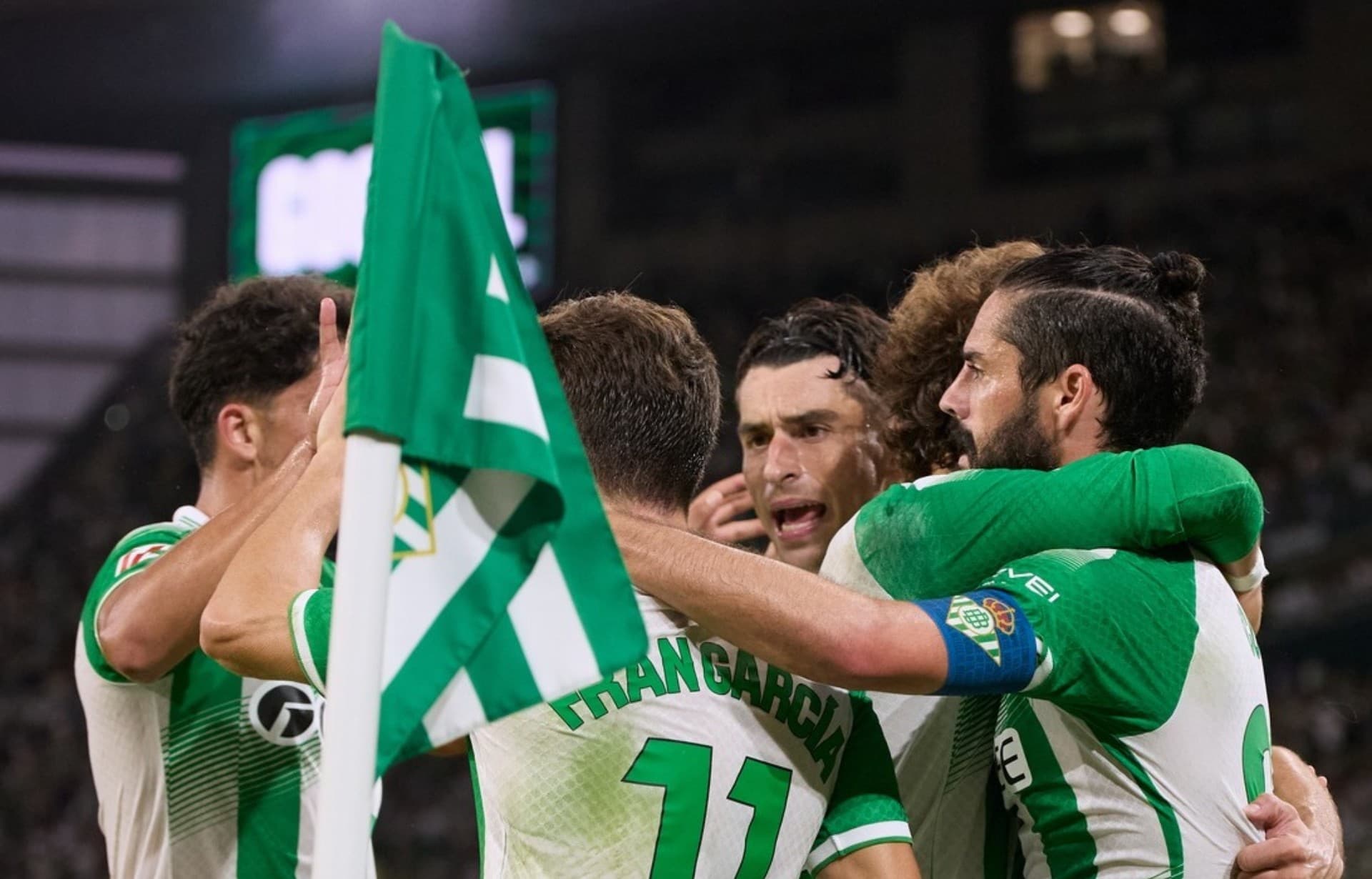 El Betis goleó 5-2 a Osasuna y subió a la tercera plaza de LaLiga