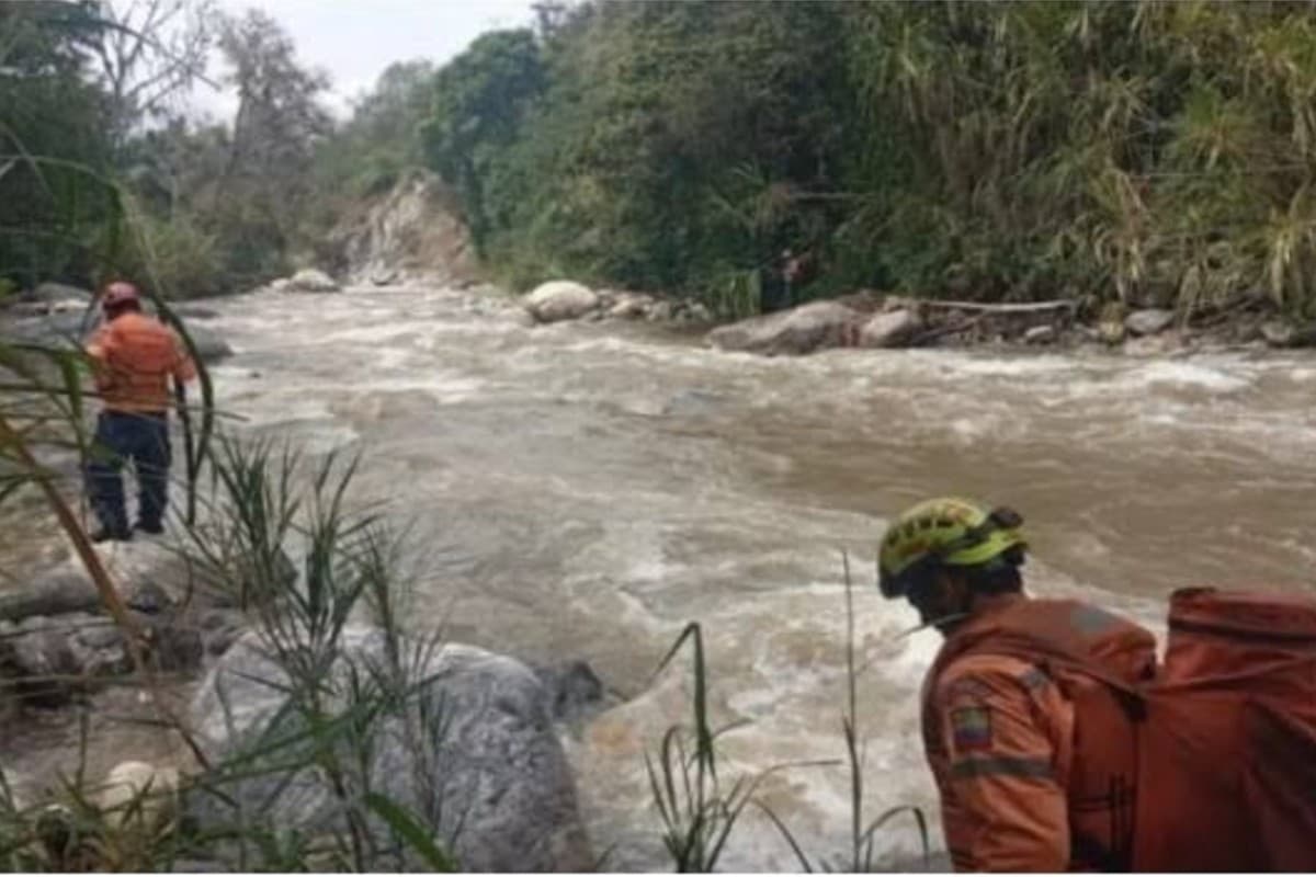 Bomberos de Mérida mantienen la búsqueda de una mujer que fue arrastrada por un río