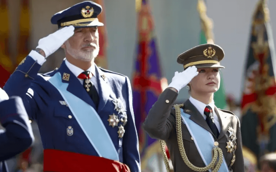 Reyes presidieron Fiesta Nacional en un acto marcado por el despliegue militar y los abucheos a Pedro Sánchez