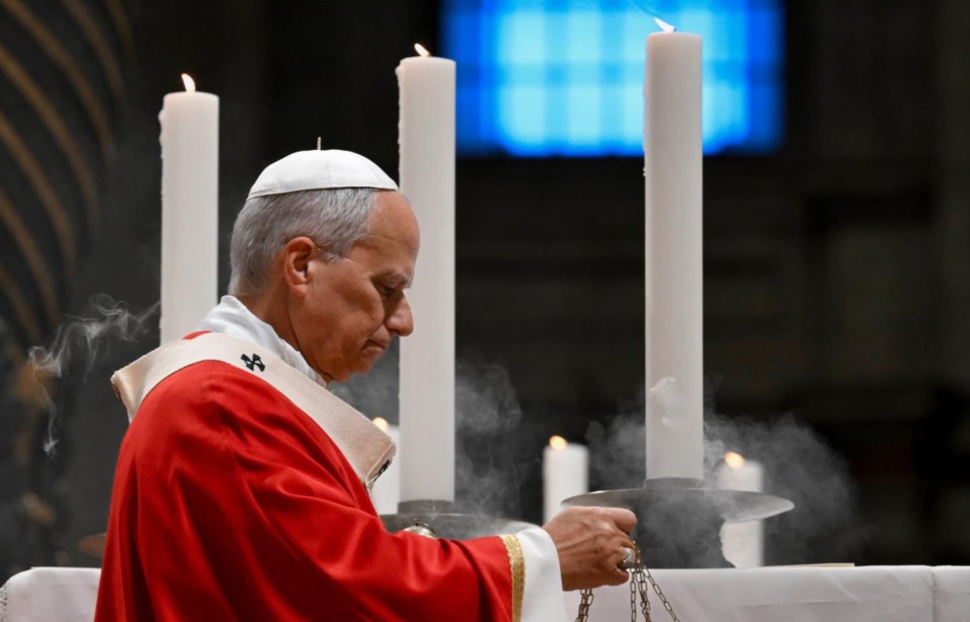 El papa será hospitalizado el martes para ser operado