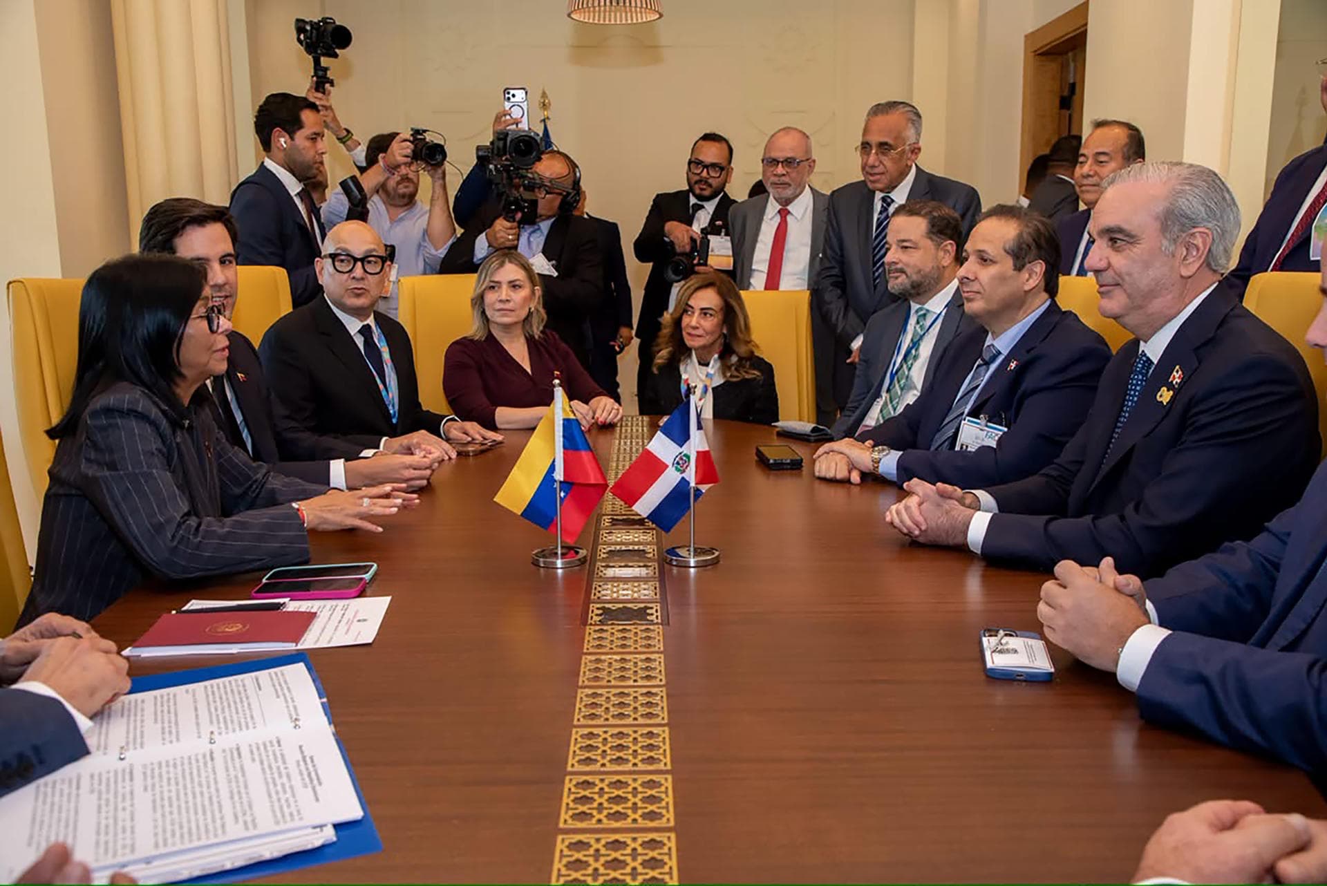 Delcy Rodríguez y Luis Abinader se reunieron por primera vez en Roma