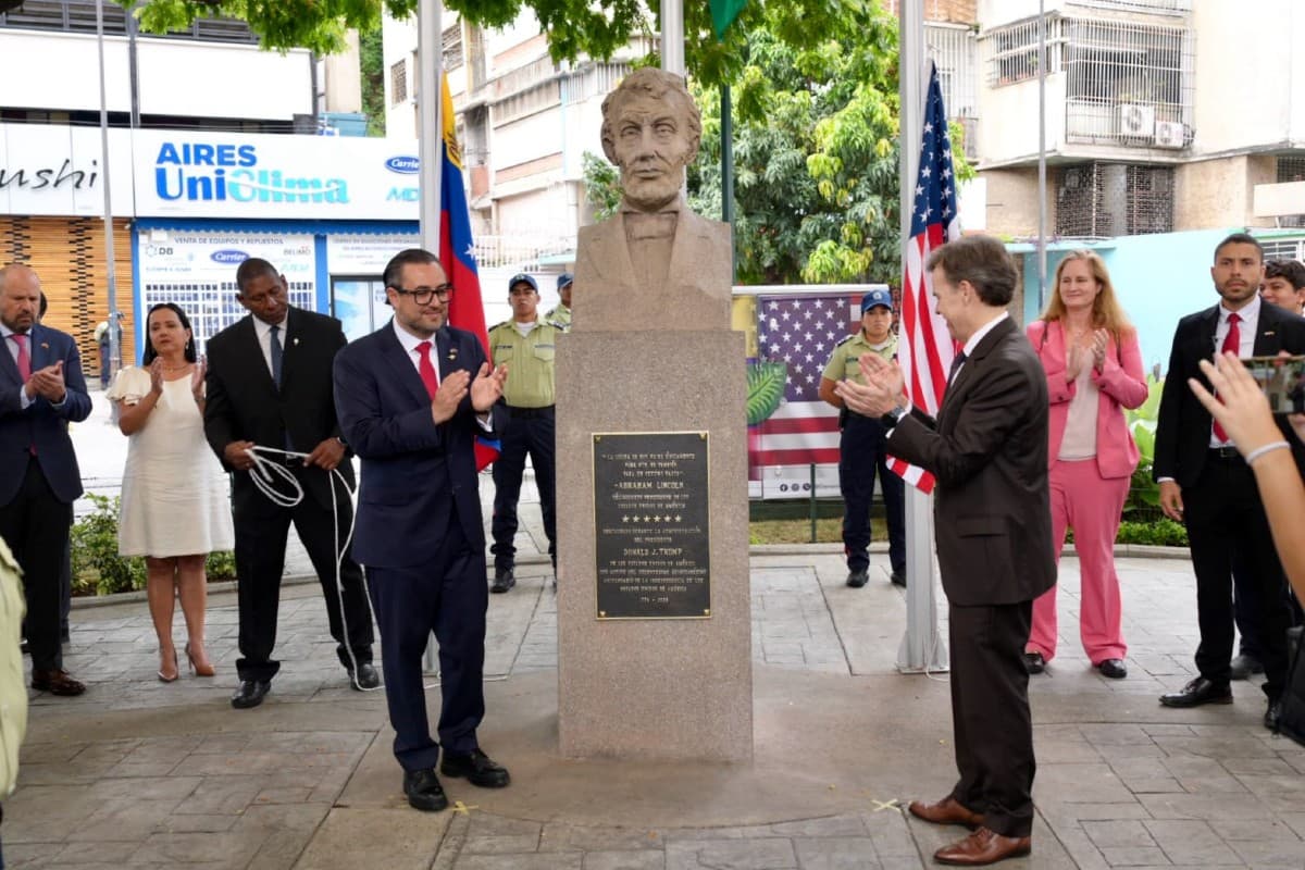 Embajada de EE UU reinauguró la plaza Lincoln en Baruta