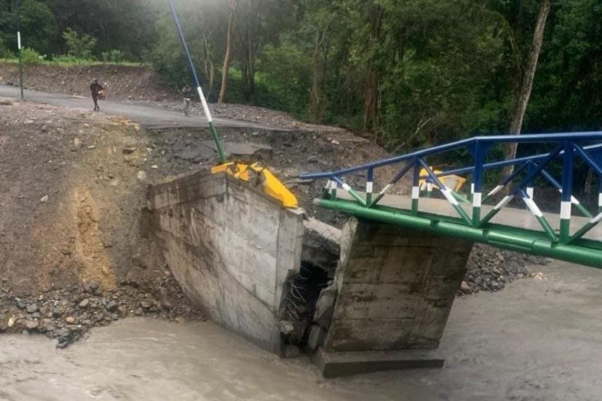 Colapsó por las lluvias un puente que inauguraron hace tres días en Portuguesa