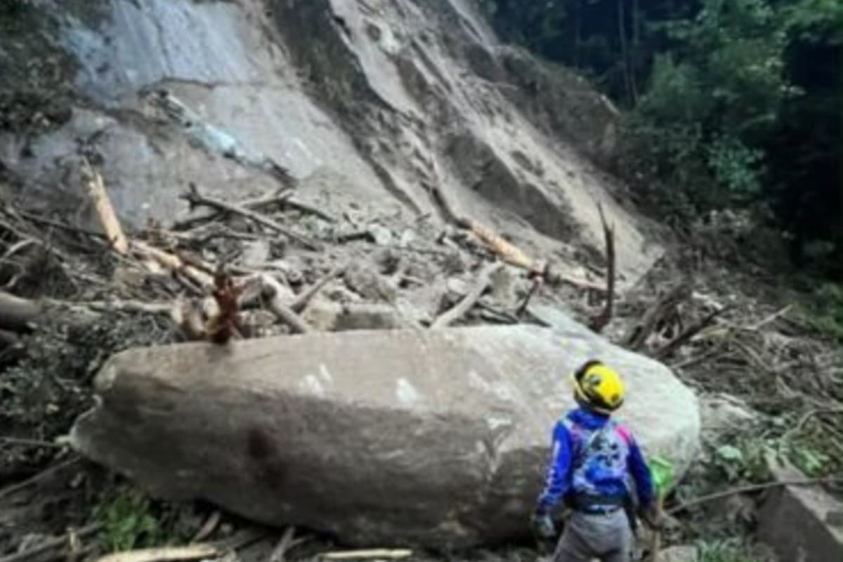 Fuertes lluvias causaron deslizamientos de tierra y rocas en la vía a Choroní