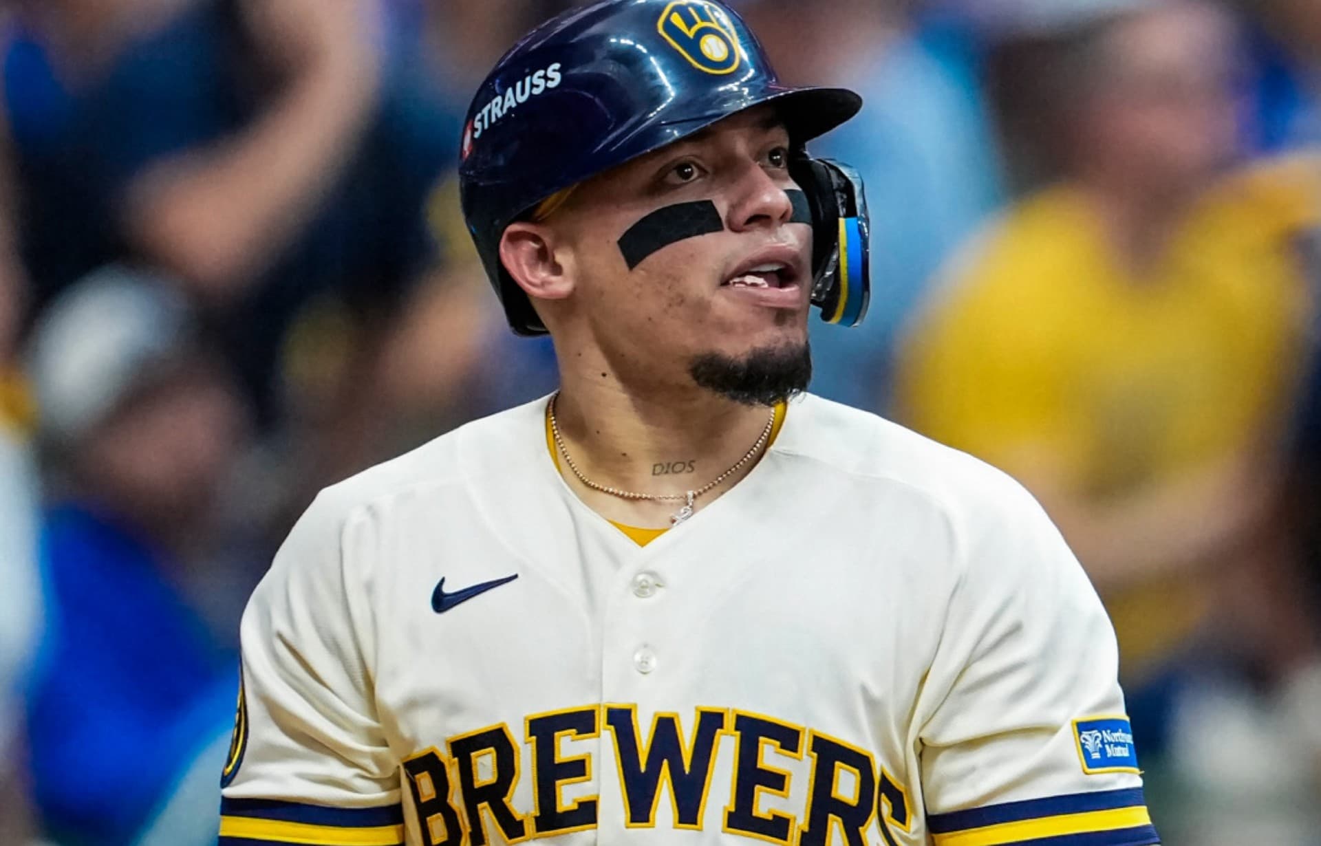 Los Cerveceros toman ventaja de 2-0 con exhibición histórica de William Contreras
